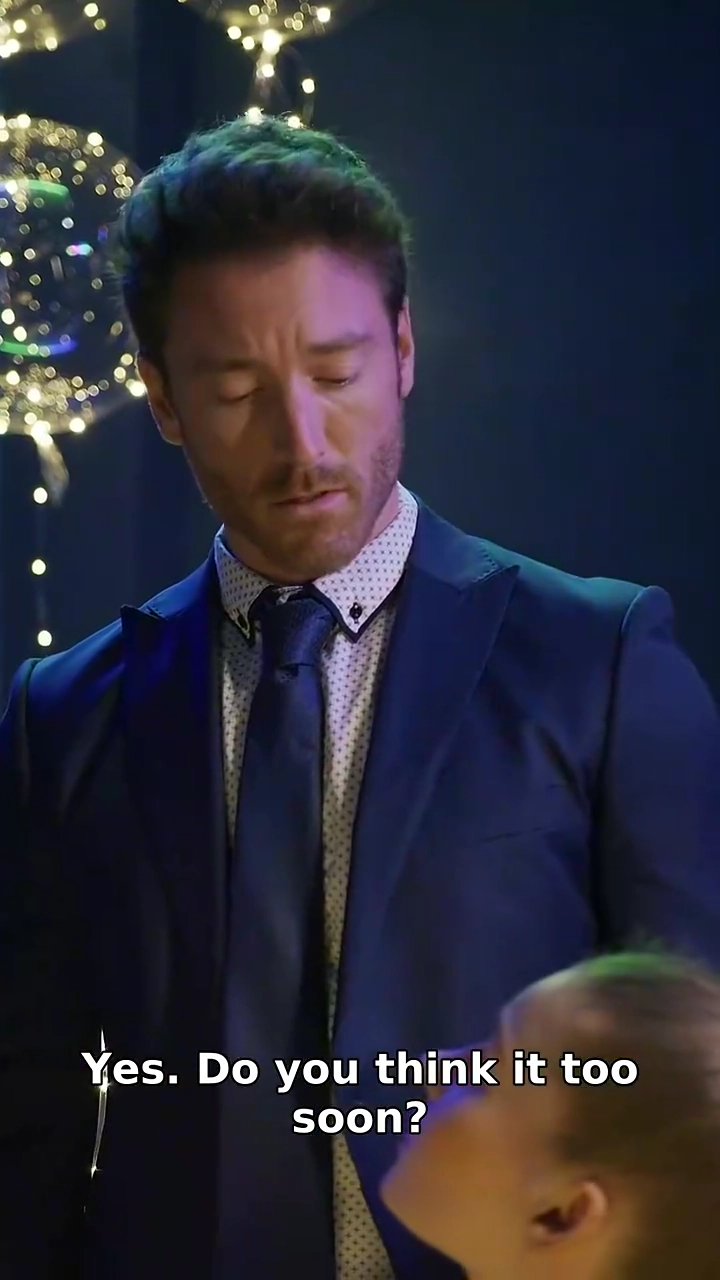 Daddy's Best Friend Made Me His Billion Dollar WifePhoto