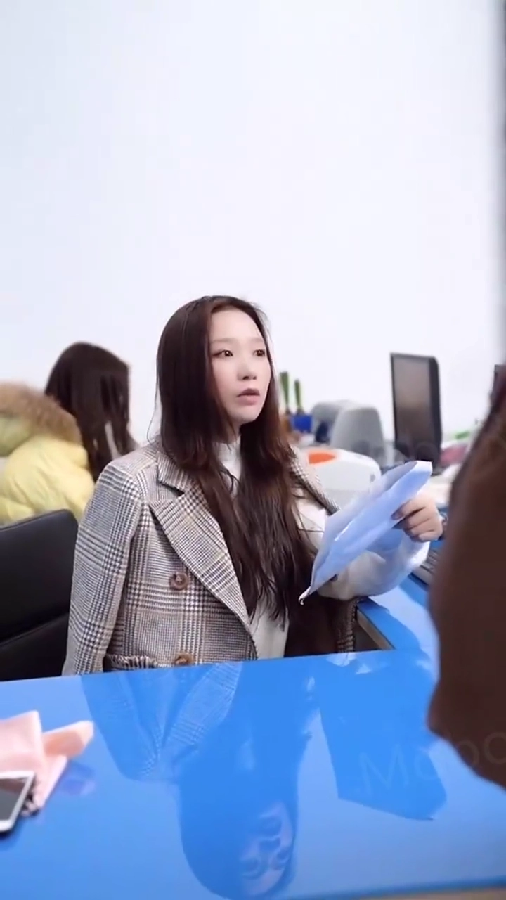 The Bankrupt Lady BossPhoto