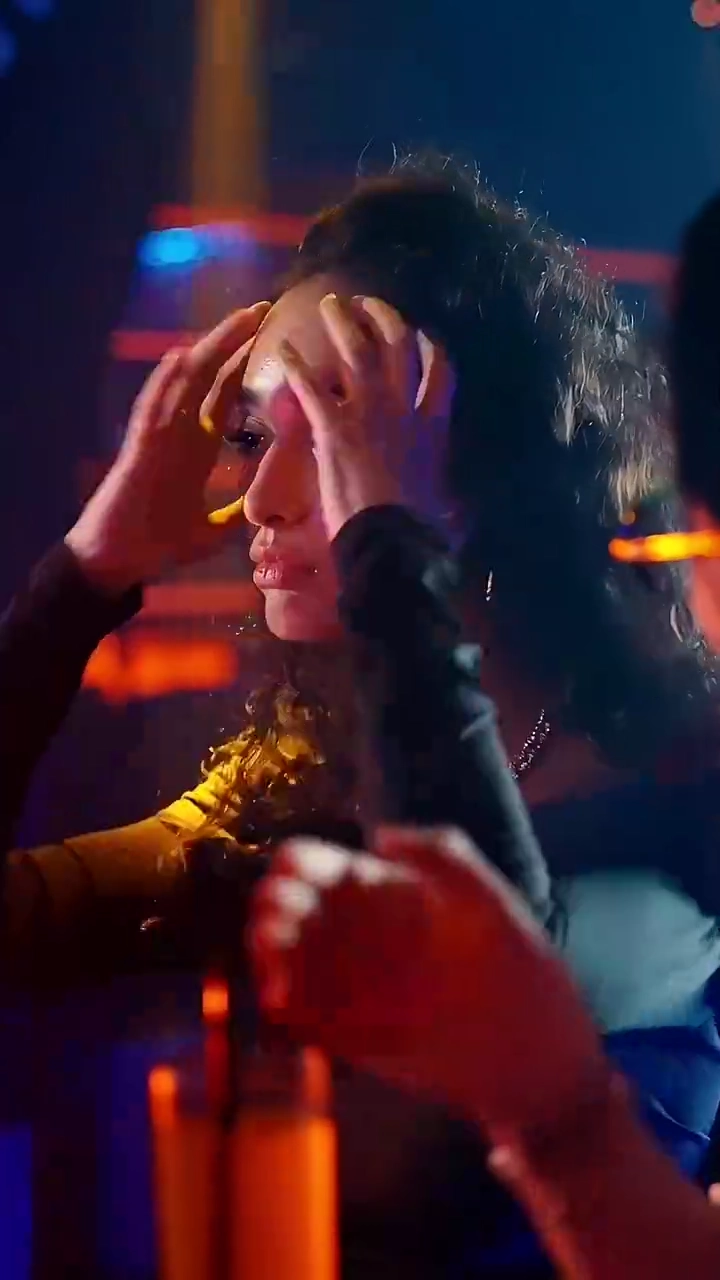 HOW TO BE A BILLIONAIRE'S WIFEPhoto