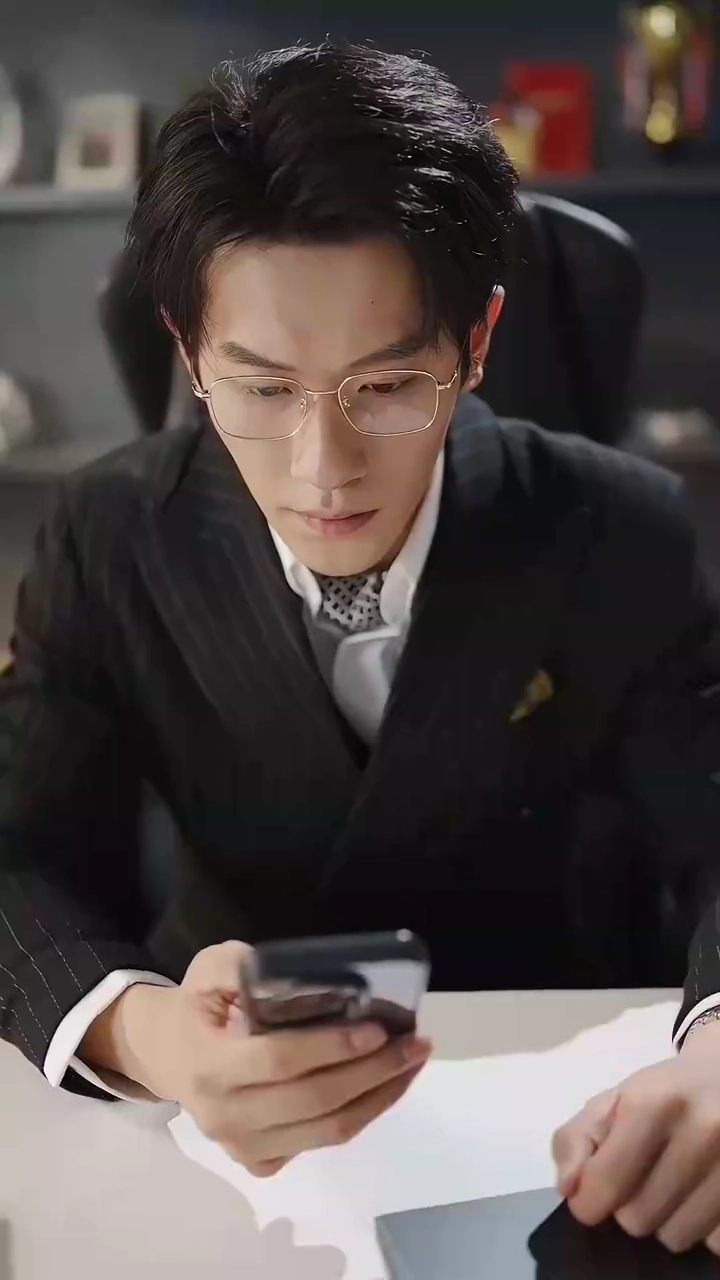 My Contract Husband, My Secret BossPhoto