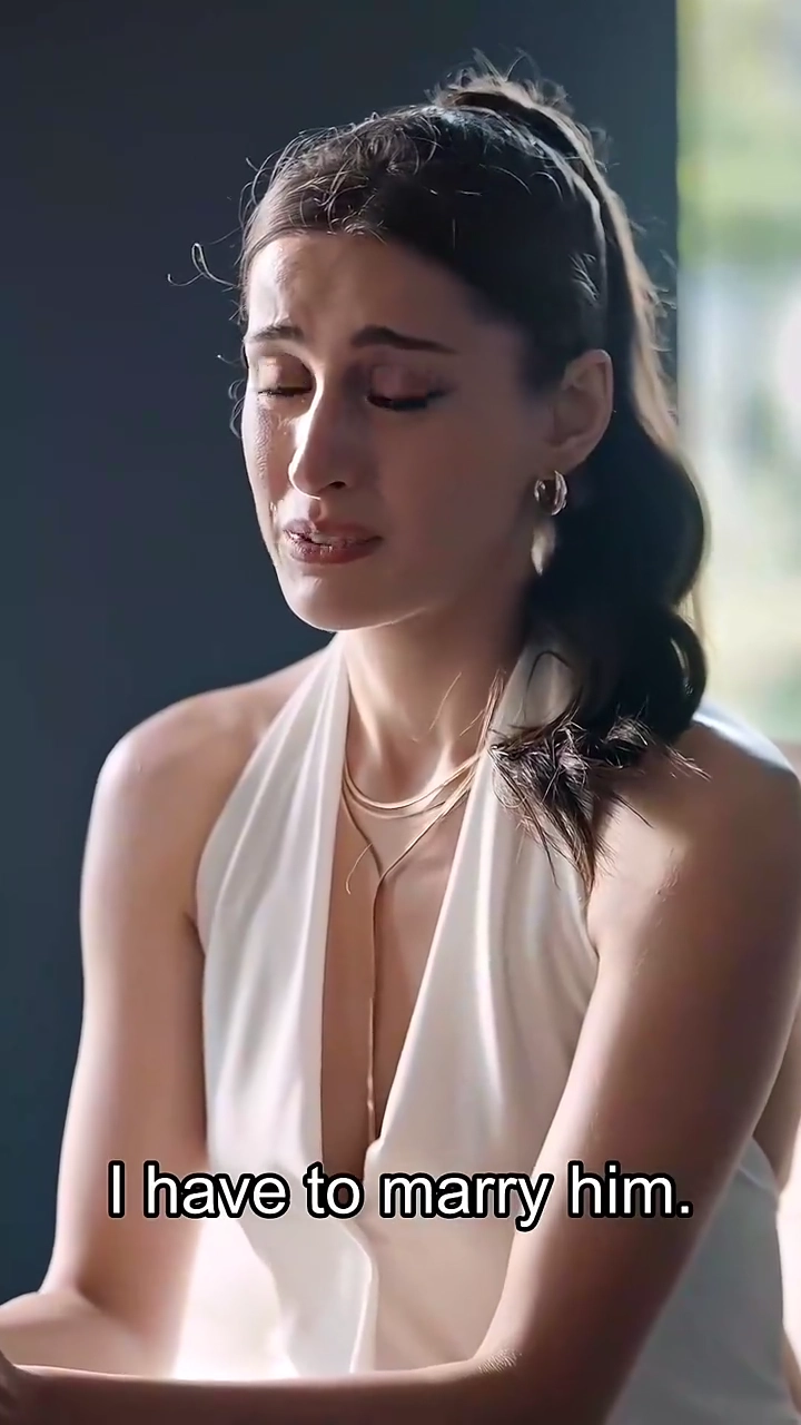 A BILLIONAIRE'S DOUBLE LIFEPhoto