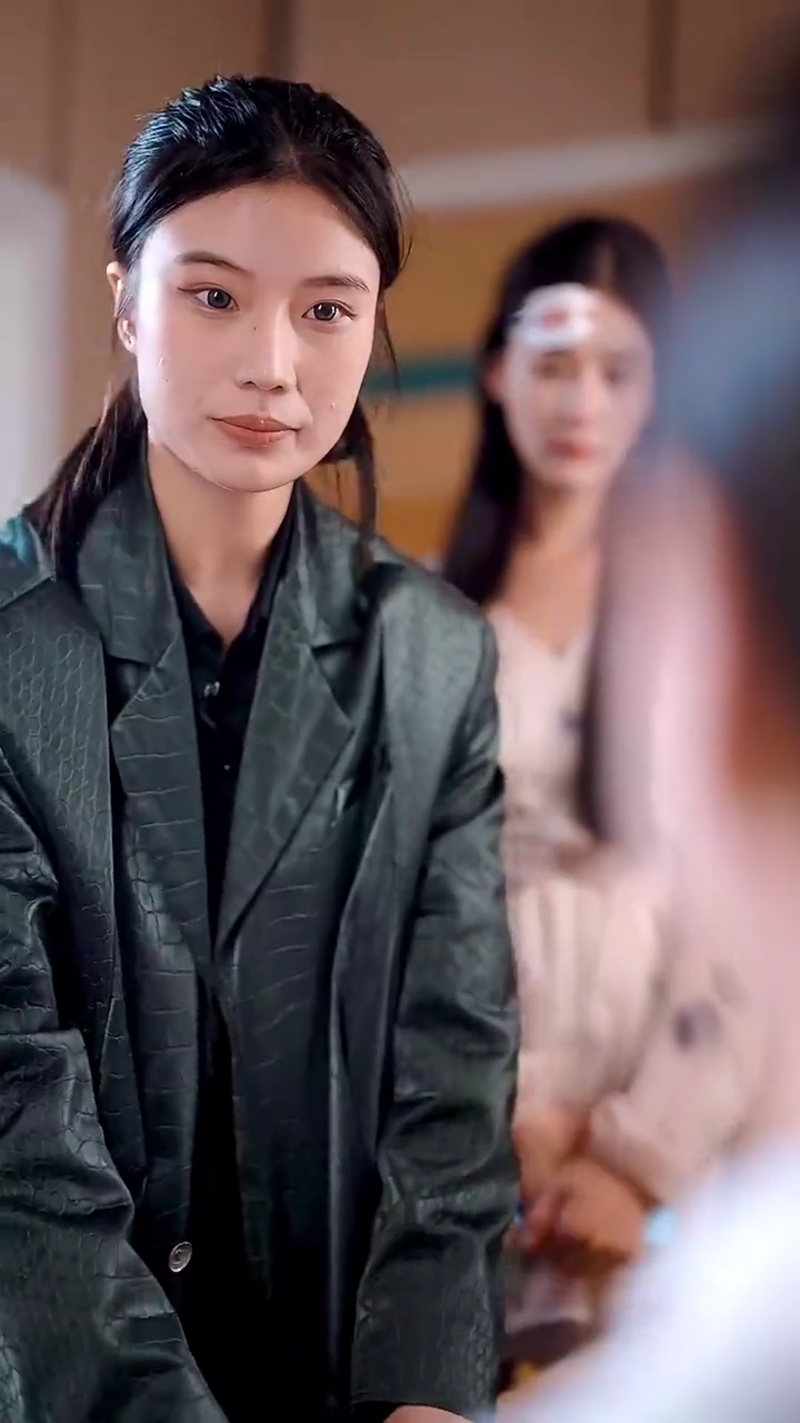 The CEO's Wife Blocked Him AgainPhoto