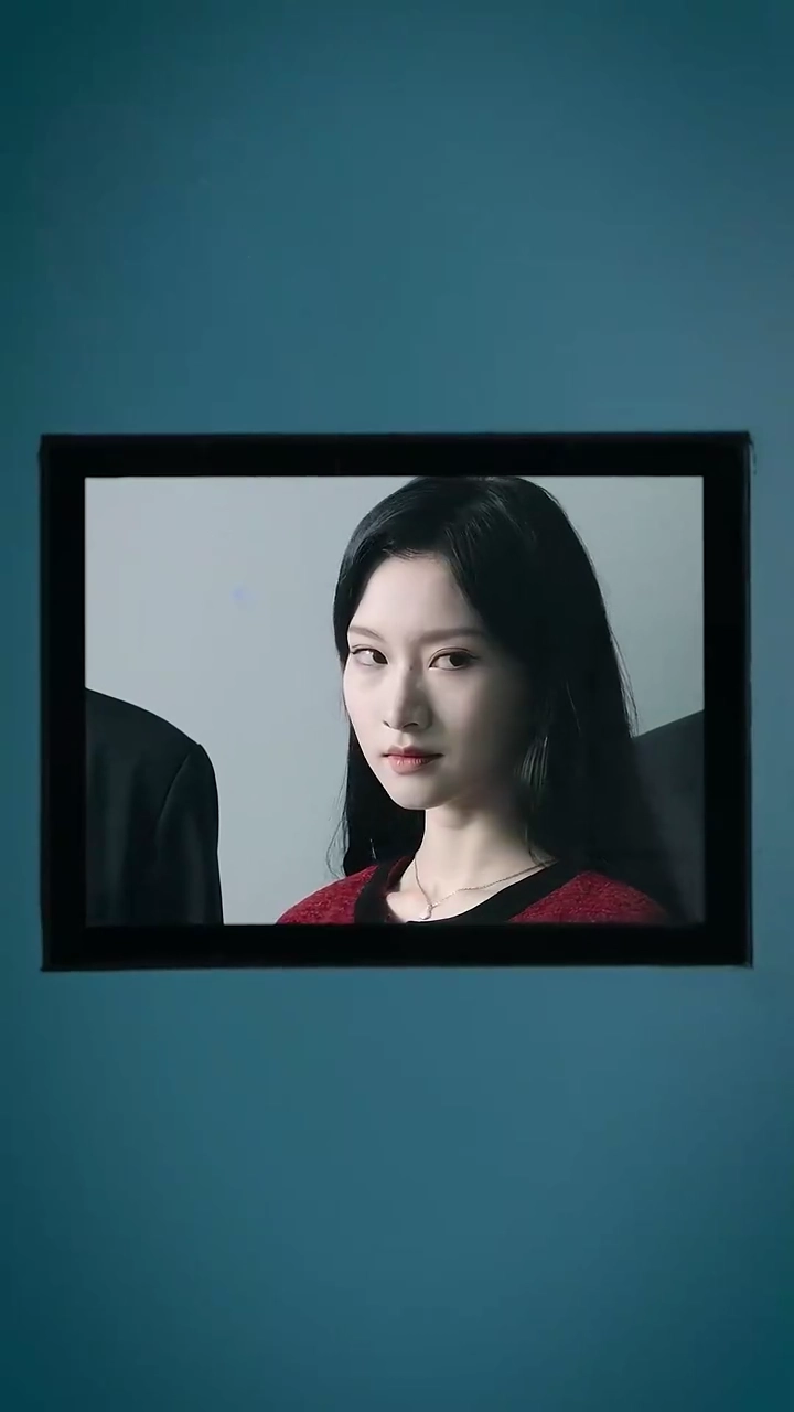 The Boss Mom With Three KidsPhoto