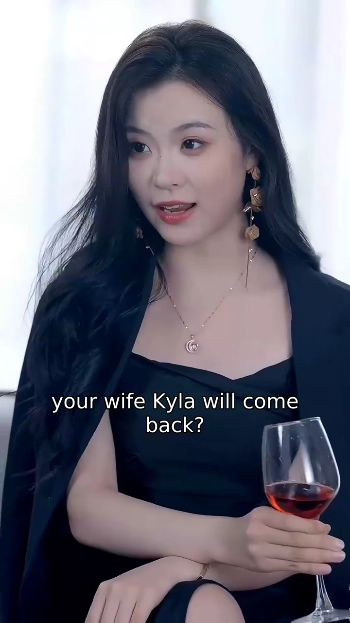 Comeback of the Masked Dancing QueenPhoto