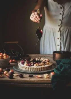Capa do romance A COZINHEIRA MARIA