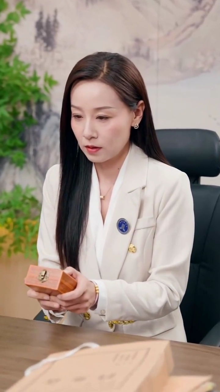 [Versi suara dubbing] Giliran Dia untuk Mengaumfoto