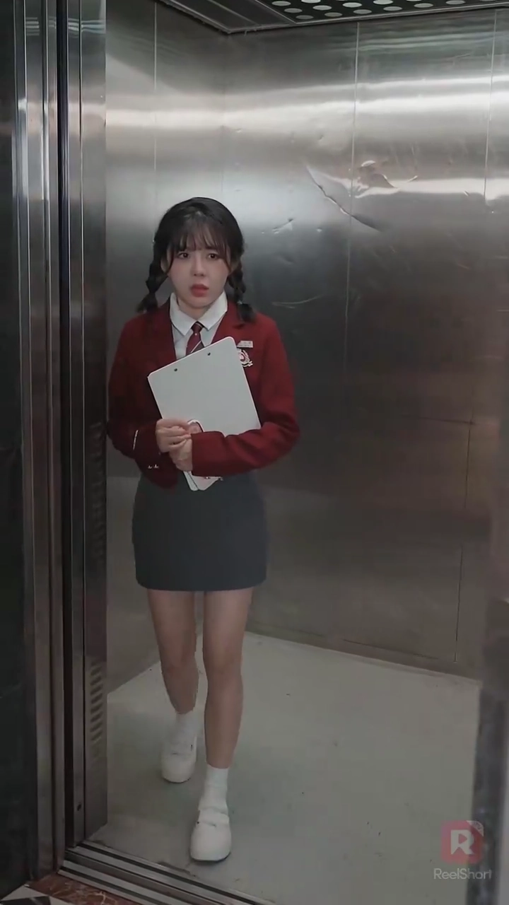 Amarah yang Meluap: Adikmu Bangkitfoto