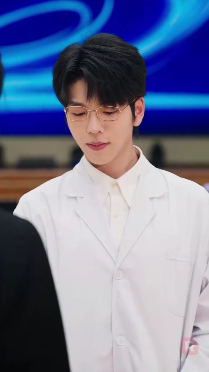 Saat Sang Raja Jatuh Untuk Putri Berkedokfoto