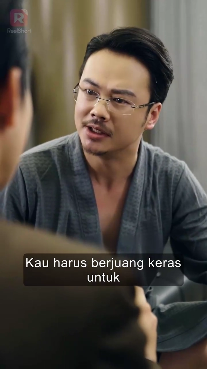 Menjadi Bos Besar Setelah Tahu Rahasia Bos Wanitakufoto