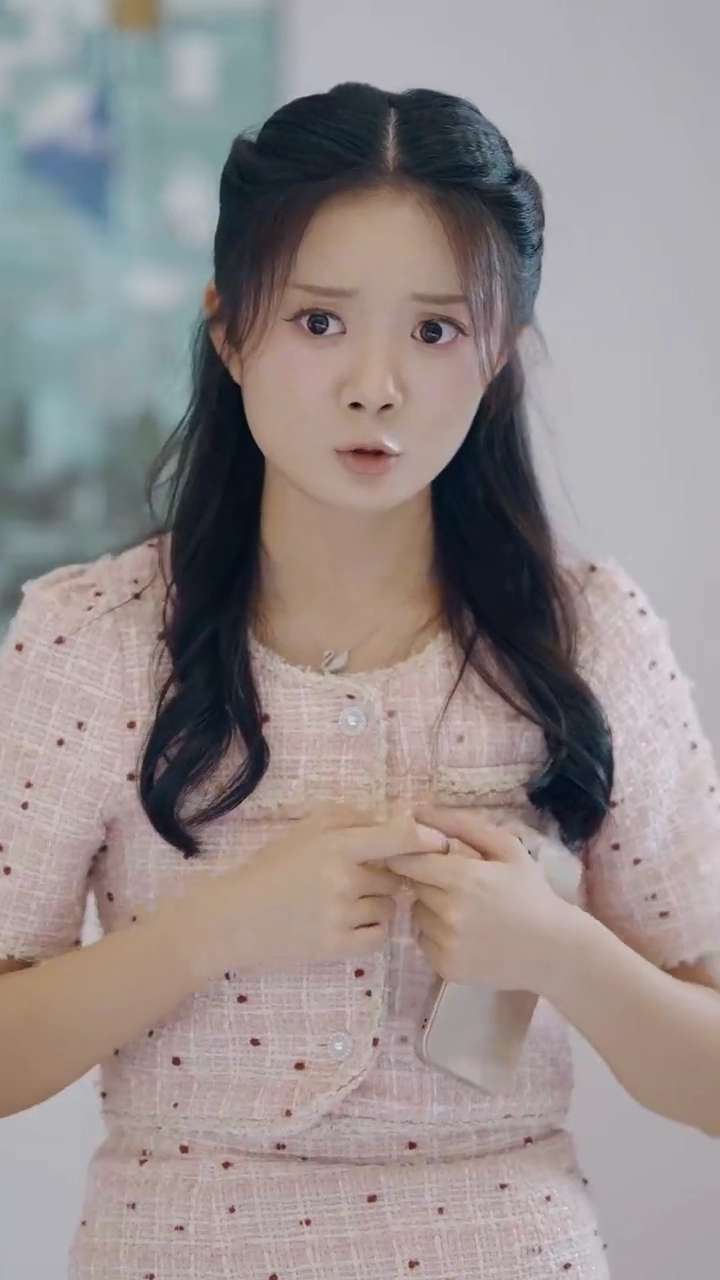 [Versi suara dubbing] Perasaan Tak Terduga pada Tuan CEOfoto