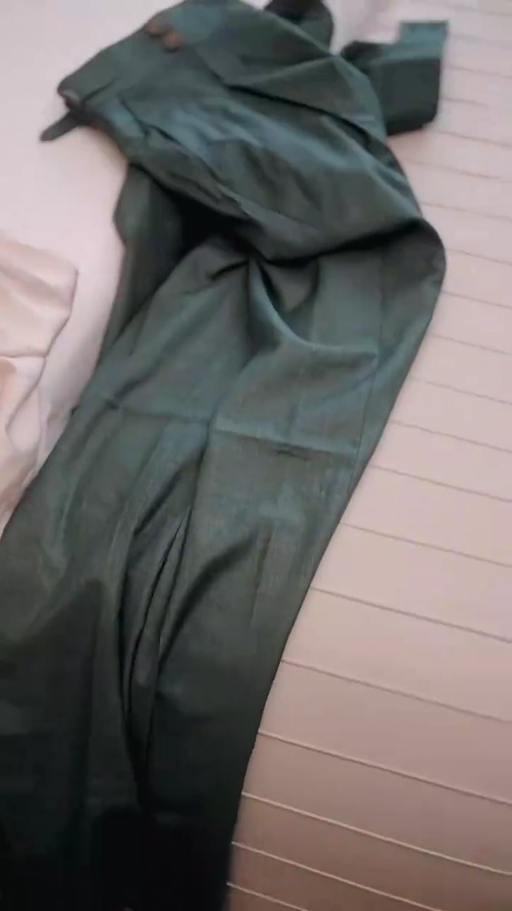 Cinta dalam Bayang-Bayang Bencifoto