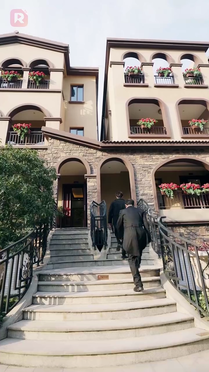 総裁と子を捨てた彼女写真