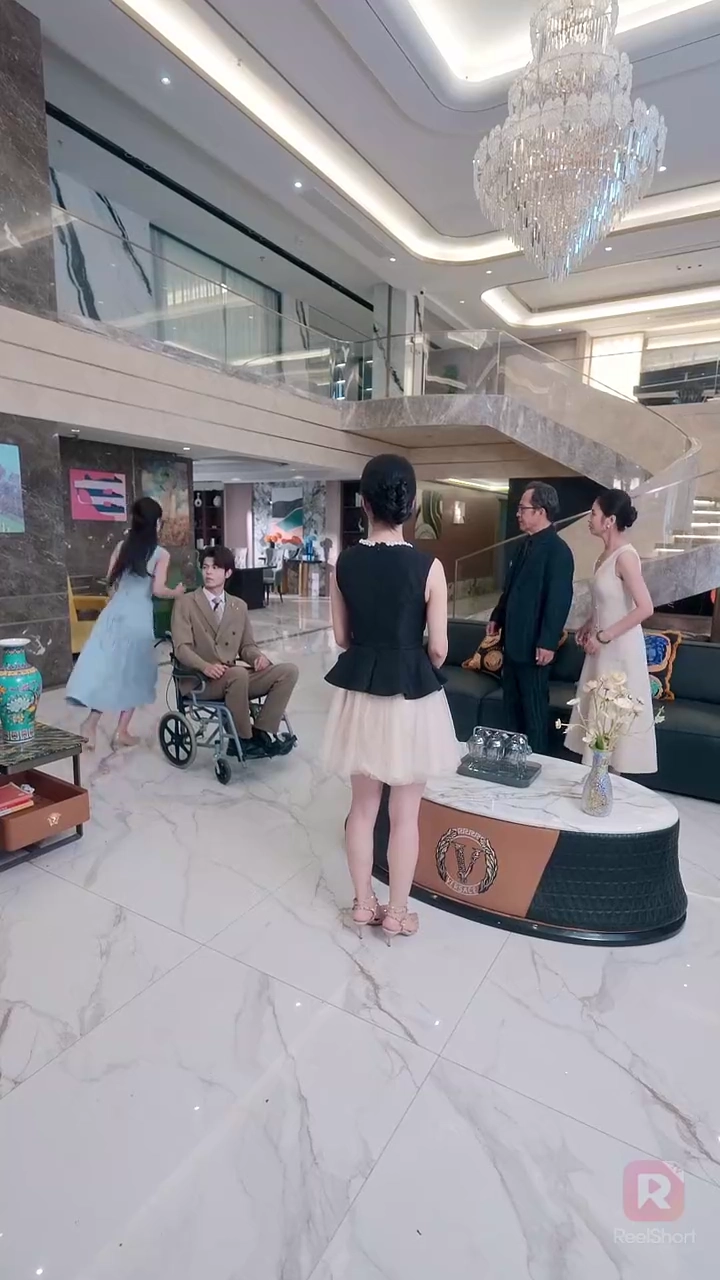 悪役令嬢が一文字変えたら、全員キャラ崩壊写真