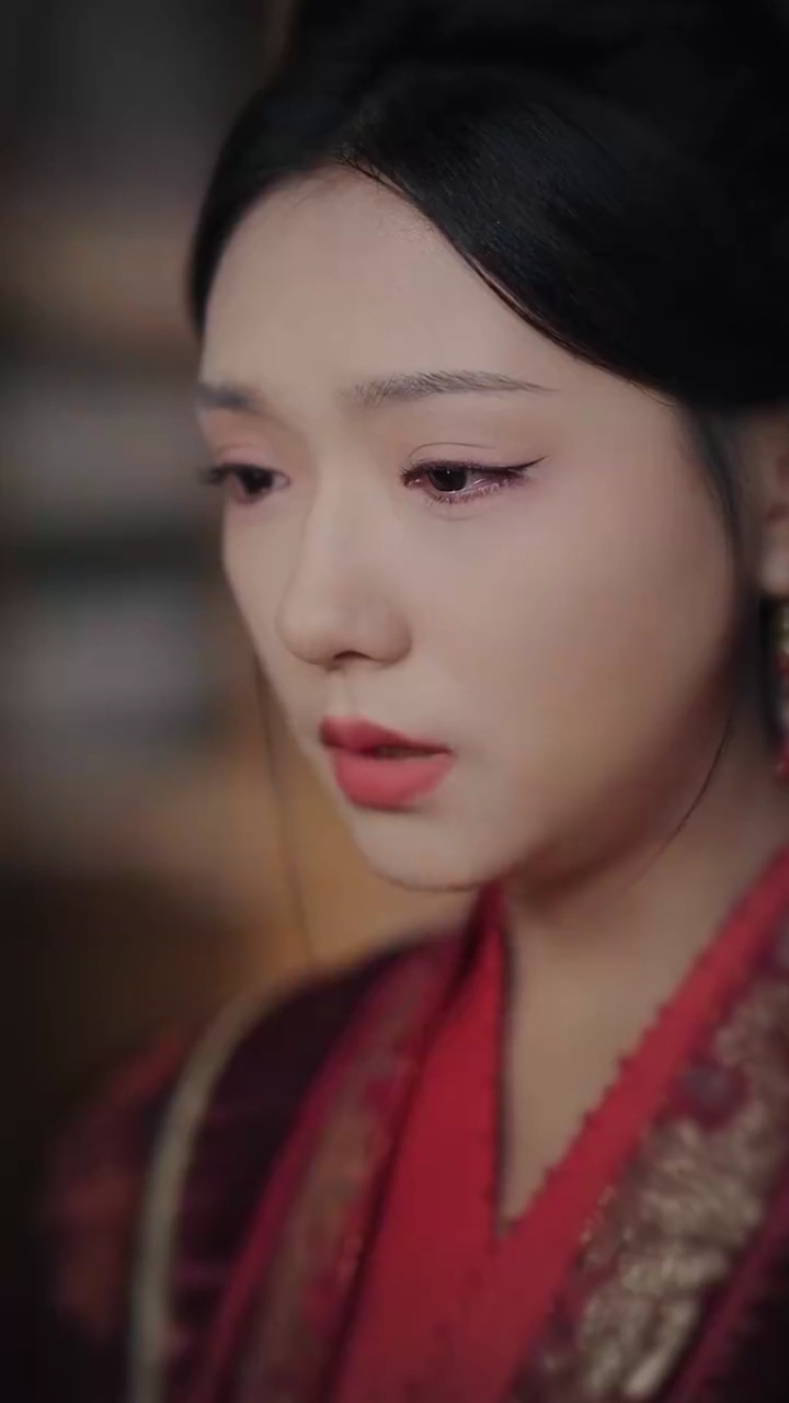 侍女の正体は復讐に燃える令嬢写真