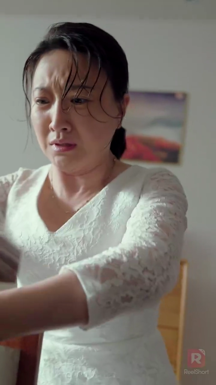 夫の婚姻届、私ではなかった写真