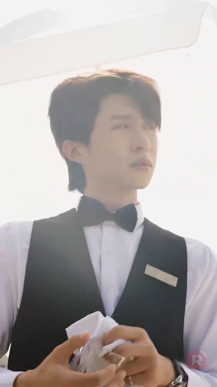 私の電撃婚相手のウェーターは大物？写真