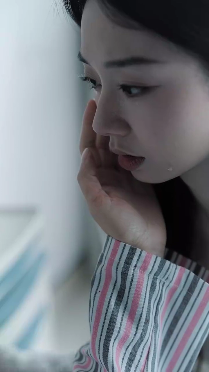 禁断の秘密を暴け写真