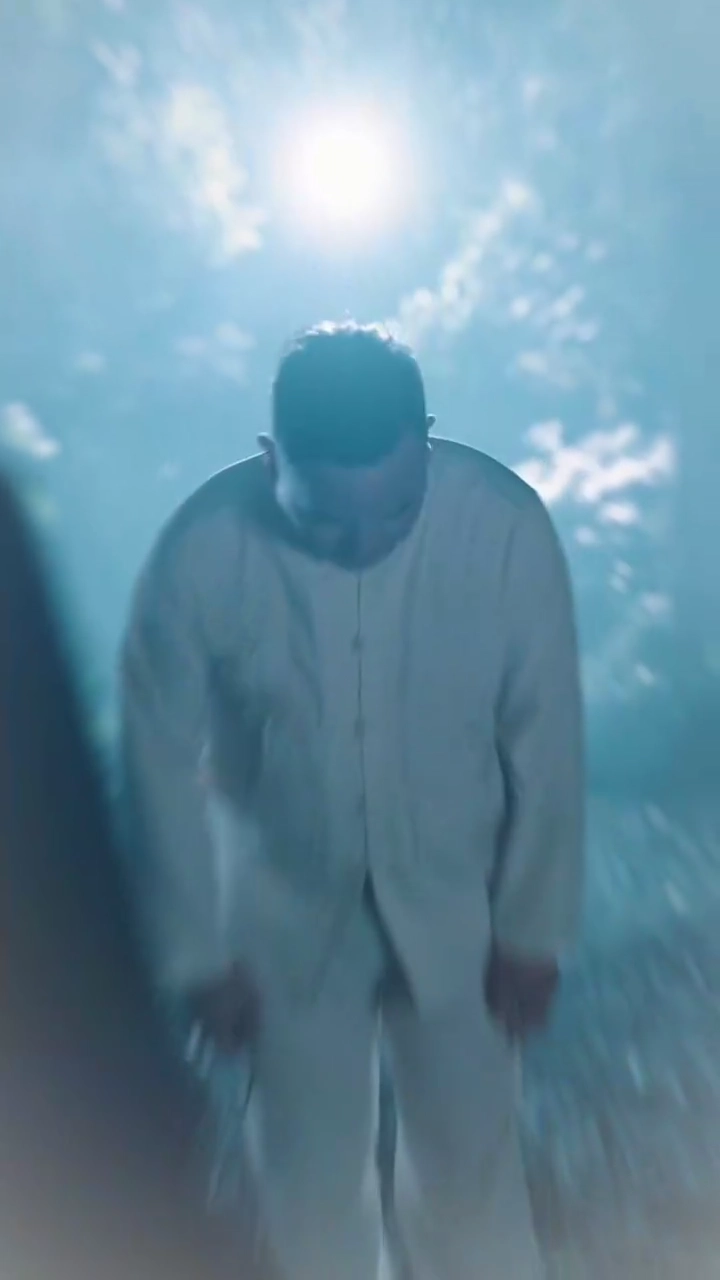 薄い雲の下、君を寵愛する写真