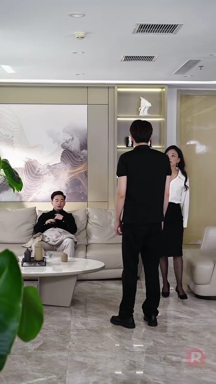 追放された天才、 会社を打ち負かす写真