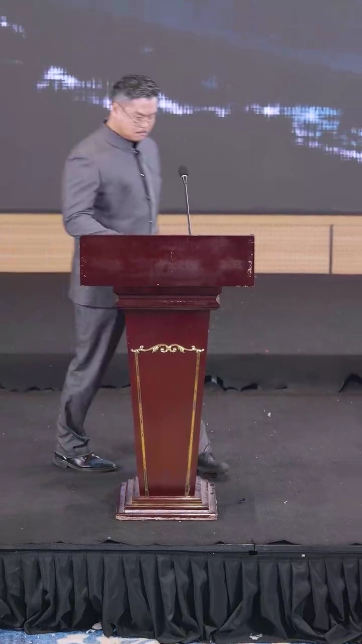 冗談じゃない？トップ職人を解雇？写真