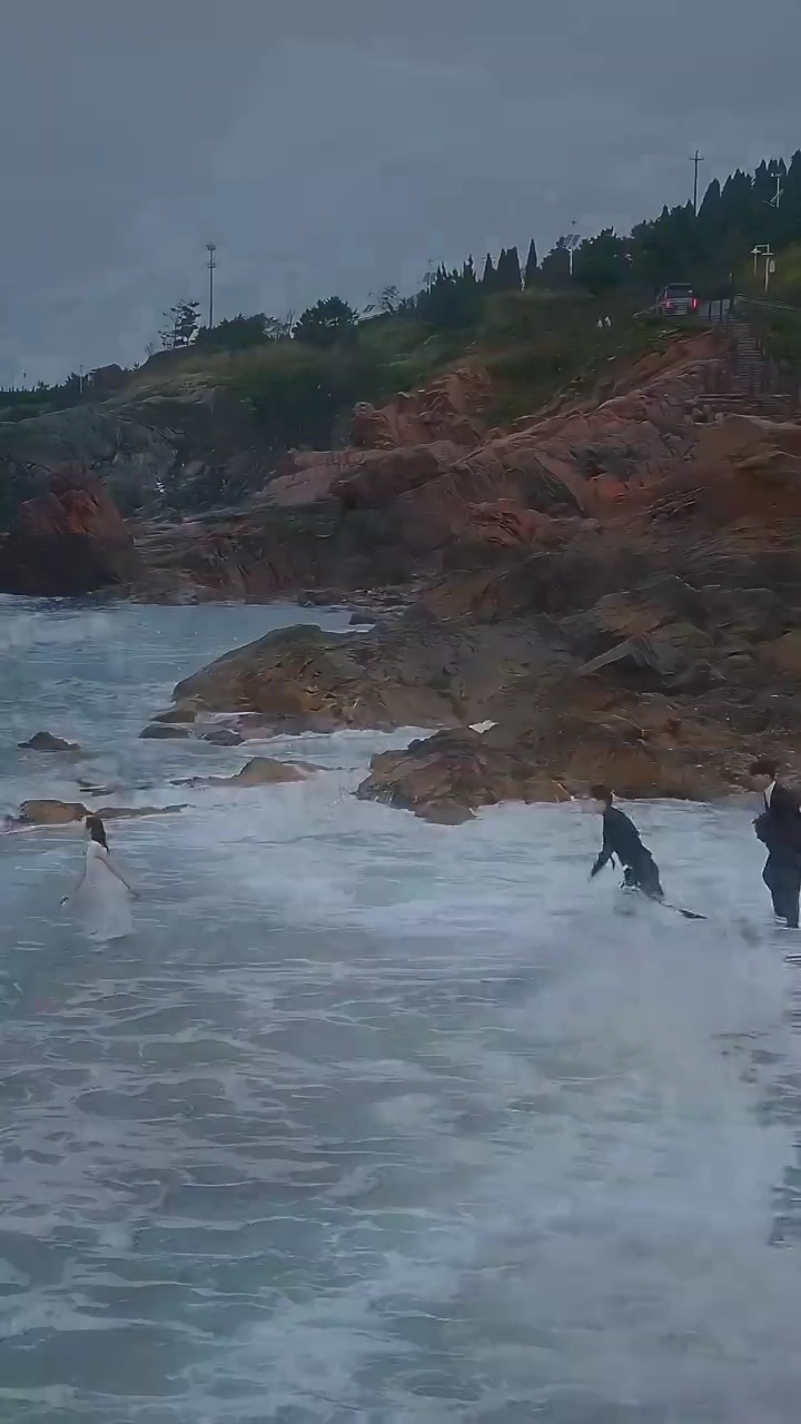 Un Enterrement pour le Passé, Un Toast pour ma RevanchePhoto