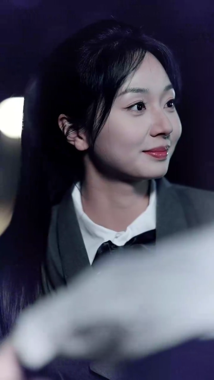 Reconstruída das Cinzas, Amada pela LuzFoto