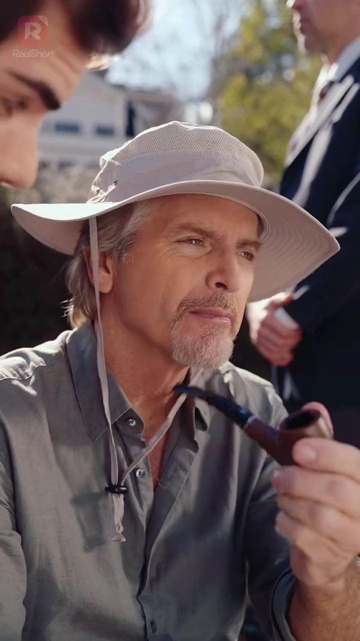 Amor ao Entardecer: Casamento Relâmpago com um Magnata MaduroFoto