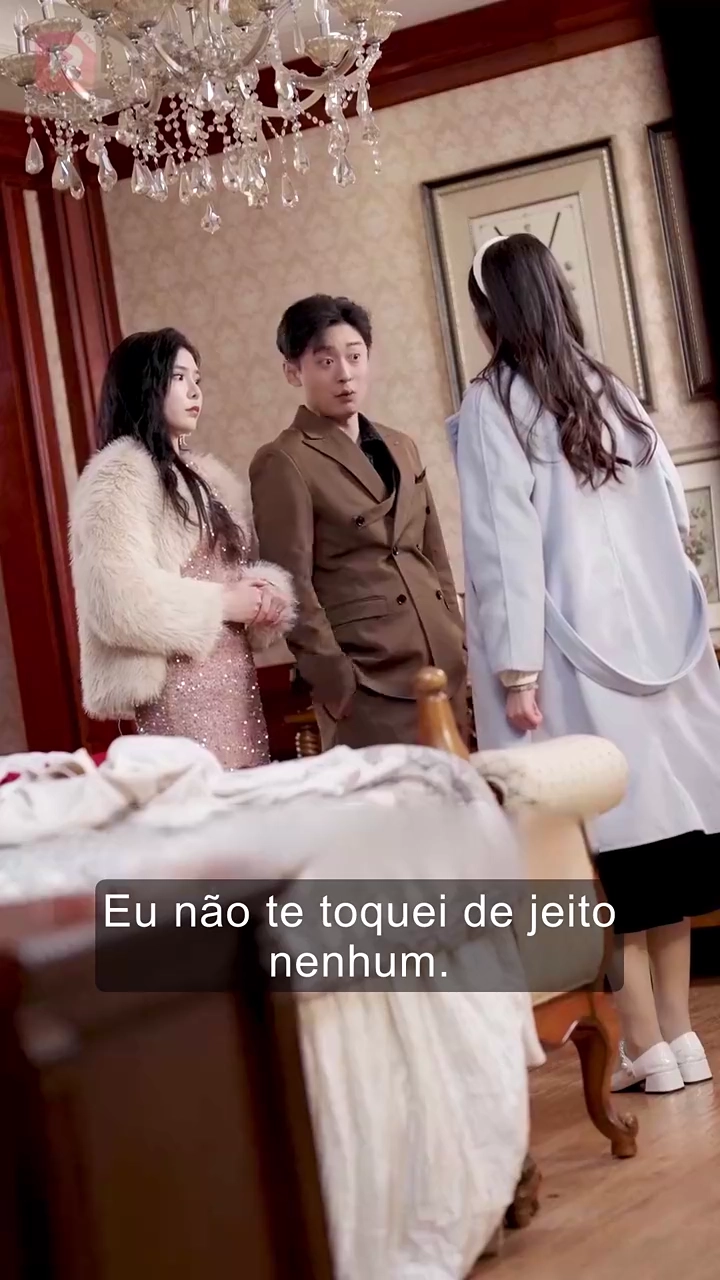 Após o Término, Mimada por Três Irmãos PoderososFoto