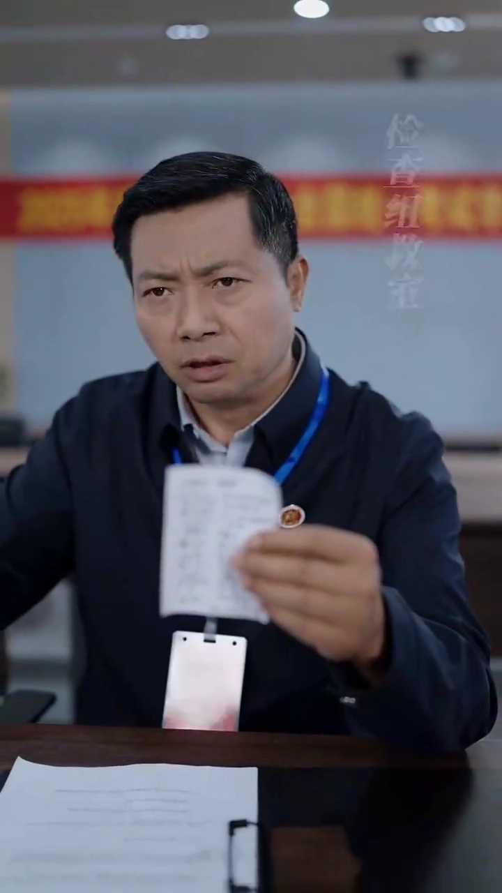 [Versão dublada] Suspeita de traição: Quando a verdade surgeFoto