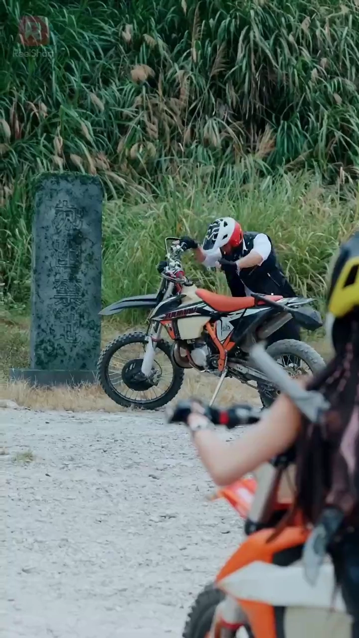 O Retorno do Lorde das Sombras à GlóriaFoto