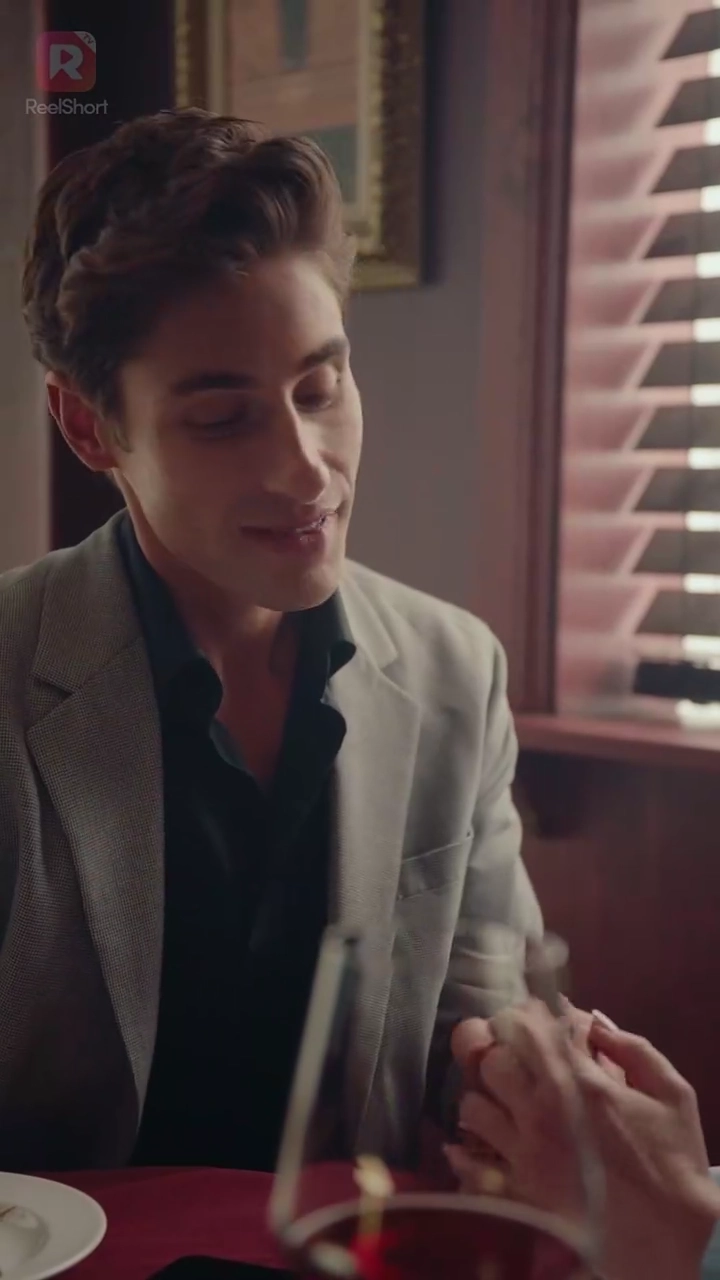 Apaixonando-me pelo pai mafioso do meu exFoto