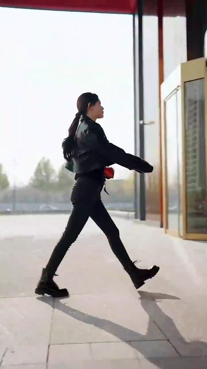 Замужем за чудовищем в костюмефото