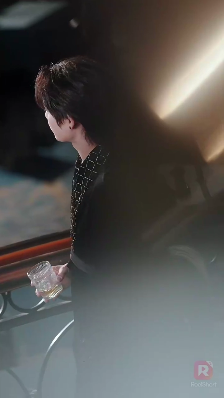 (พากย์) ด้านมืดของสาวดีรูปภาพ