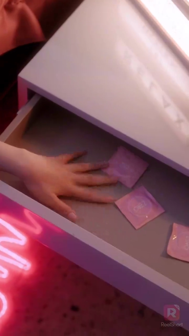 野良犬が牙を剥く時写真