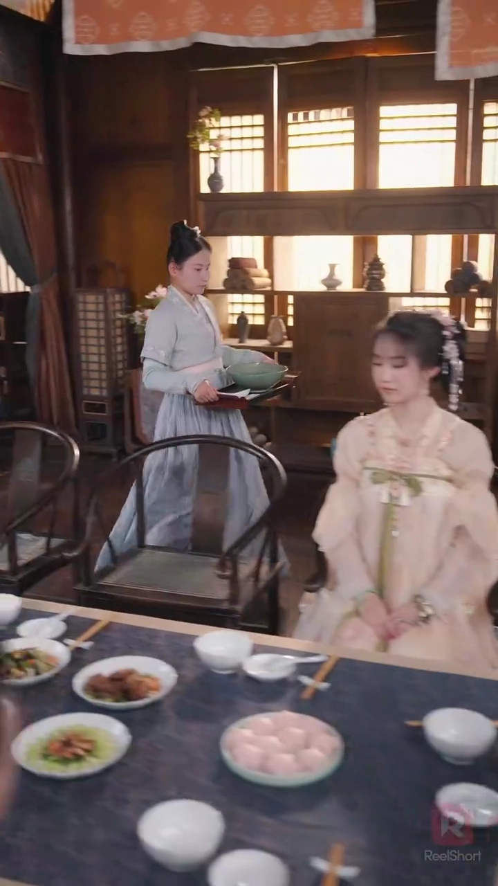 没落令嬢の逆転術～未来の権臣、私が育てます～写真