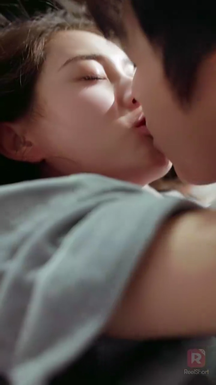 彼女の甘えは、罪写真