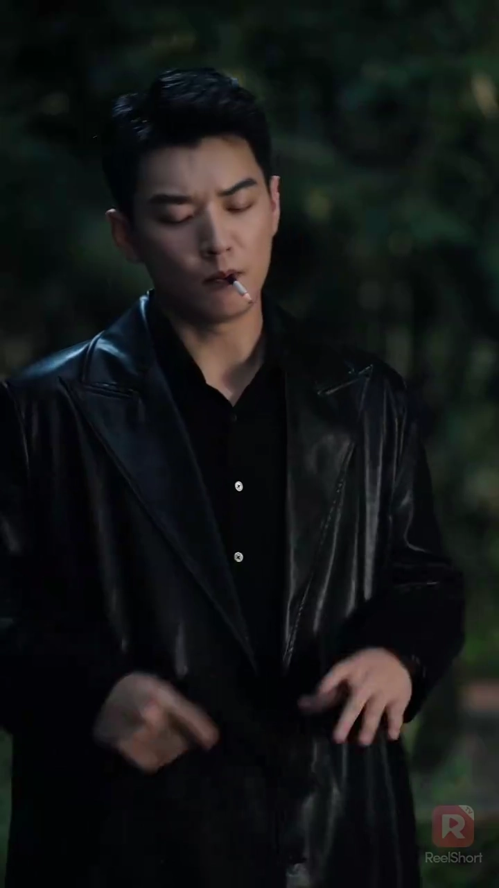 闇夜に差す光写真