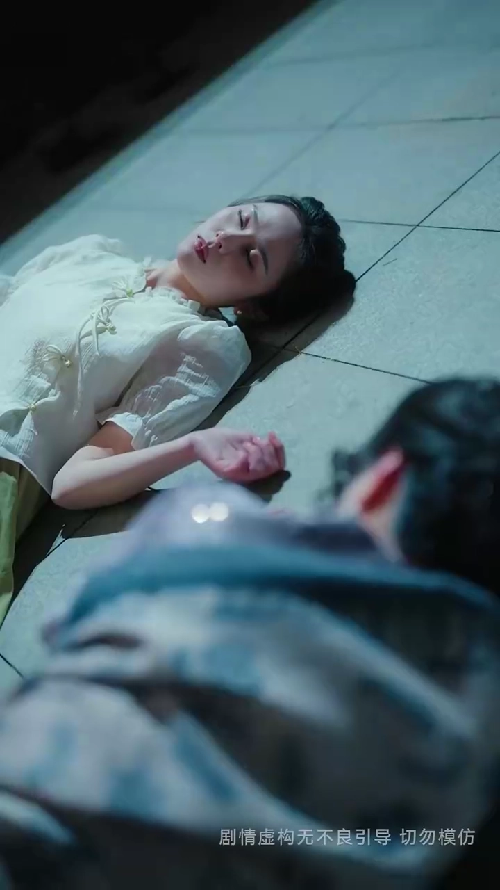 記憶の交換：養女の仮面を剥がす写真