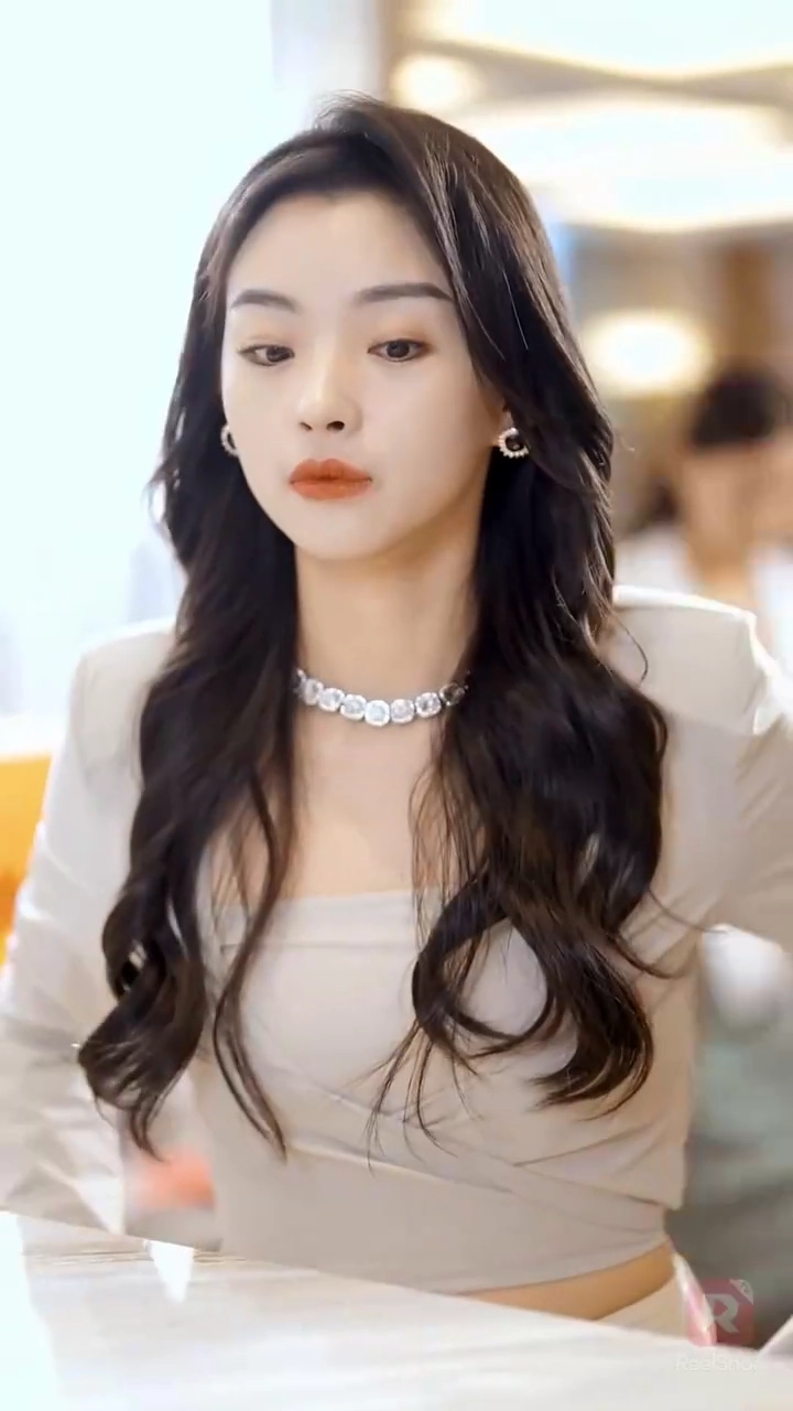 パワハラされる私が億万長者の姉と再会した！写真