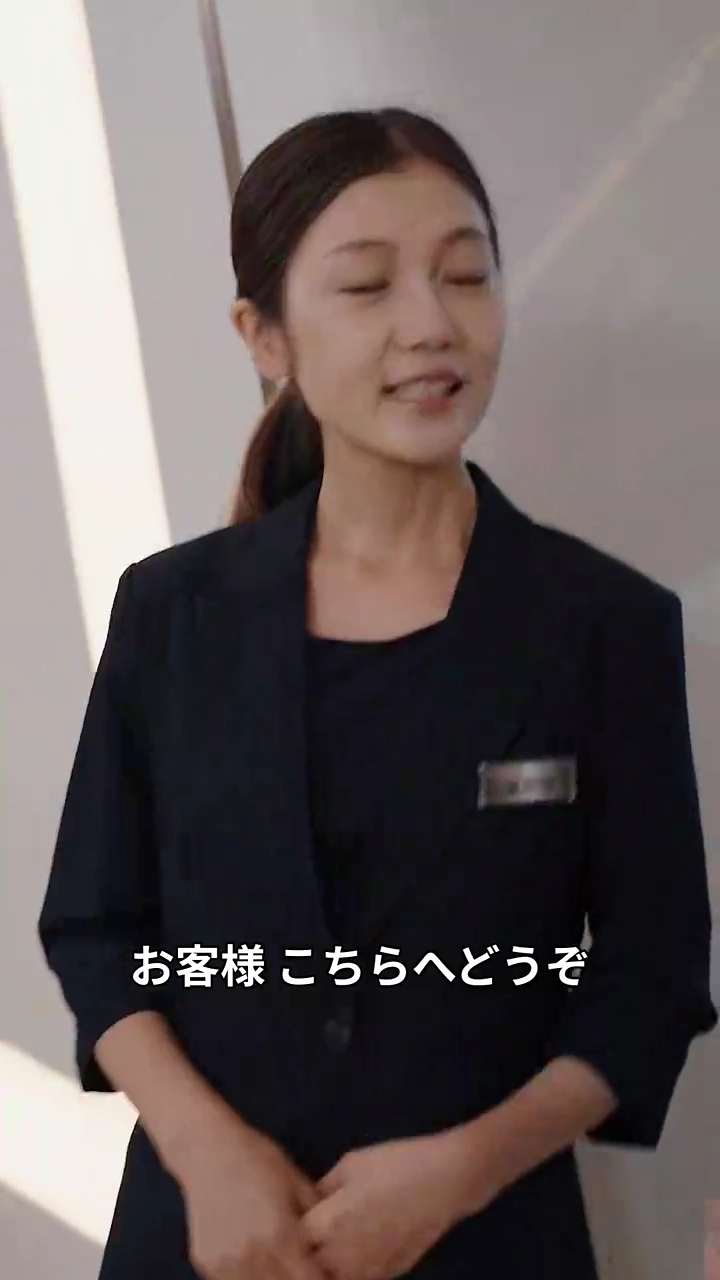 間違った恩人、傾いた権力写真