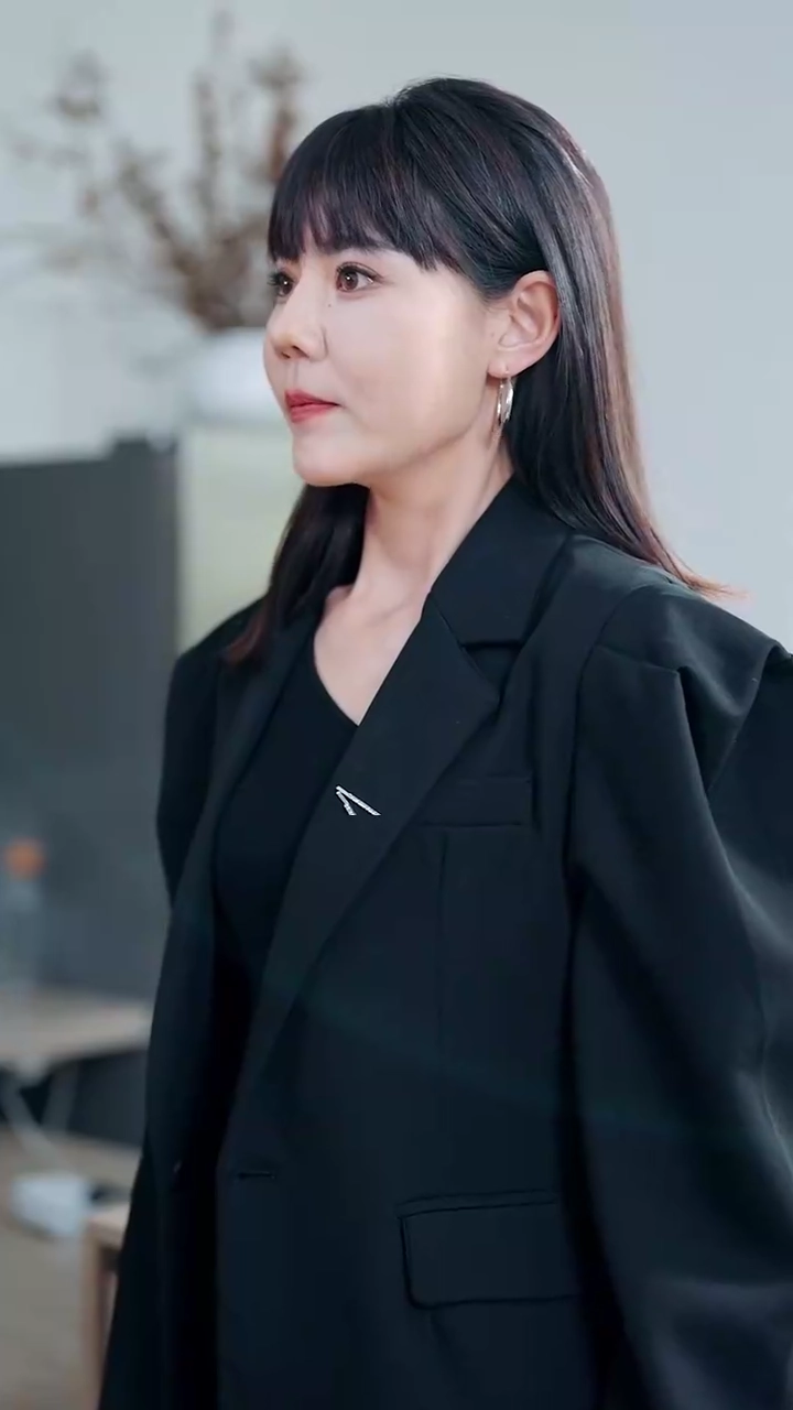  沈黙の隠れ家：養子の犯罪写真