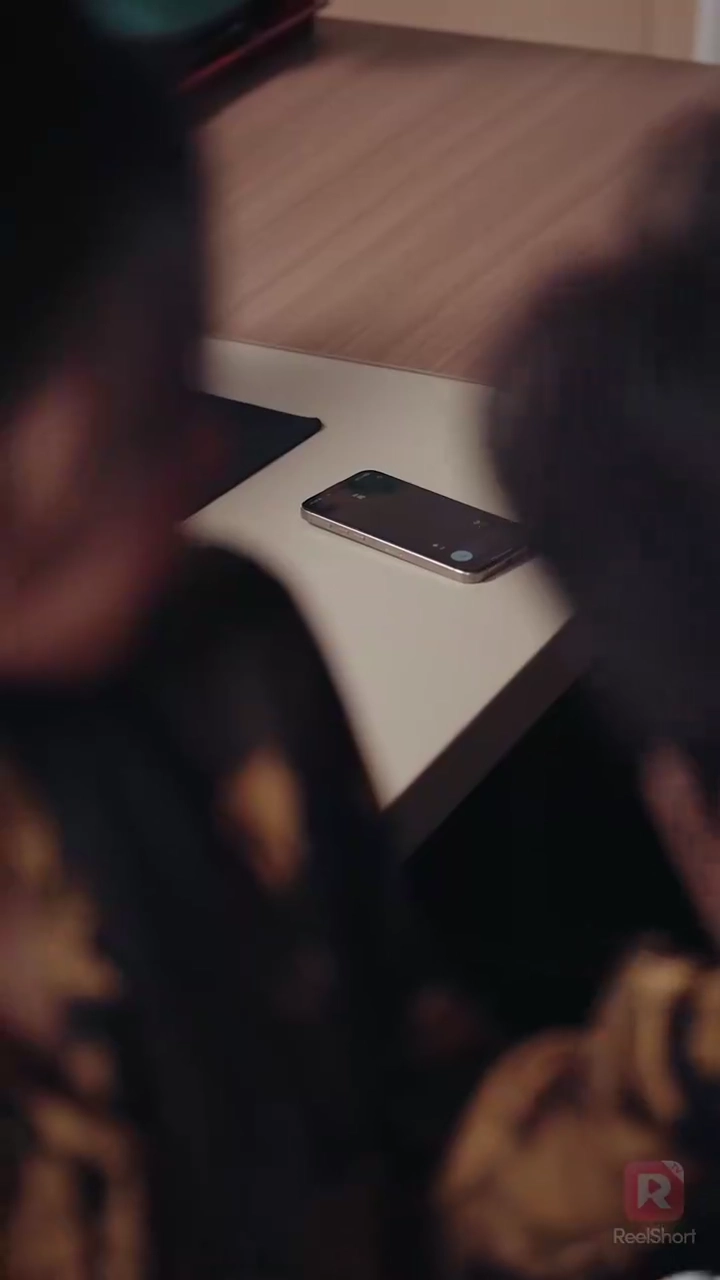 裏切りの宴: 继承者を奪還した女王写真