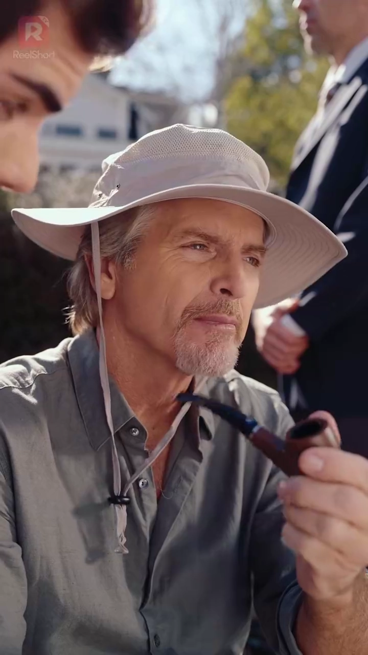 Romance au crépuscule : mariage éclair avec un magnat mûrPhoto