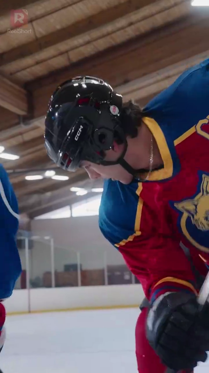 La Vierge Strip-teaseuse et la Star du HockeyPhoto