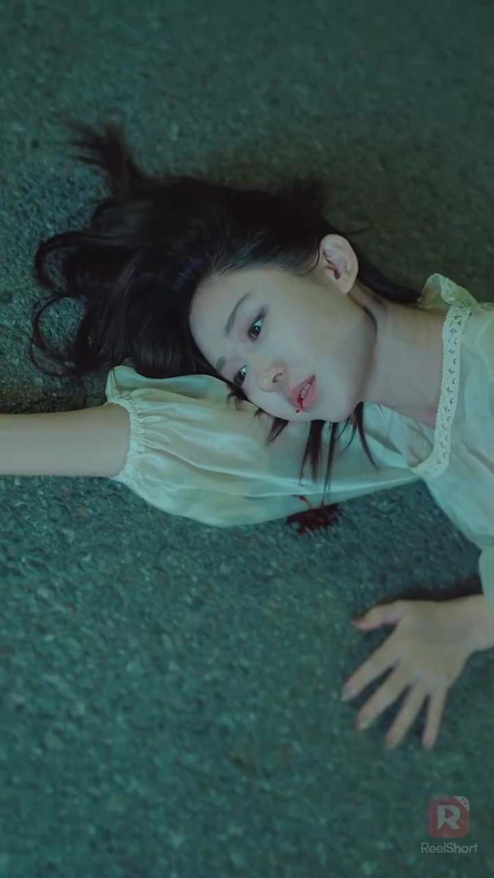 Destin réécrit : étreinte passionnéePhoto