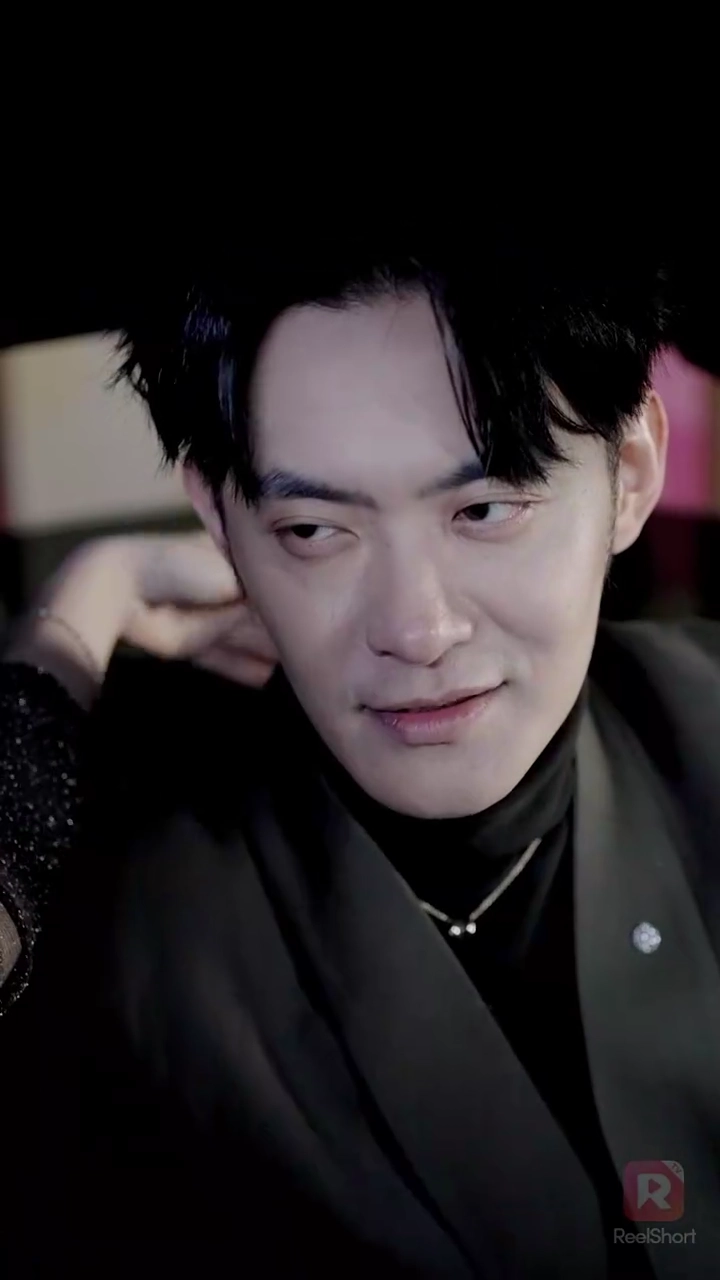 「貧乏女」だと！？ 正体は超エリート令嬢写真