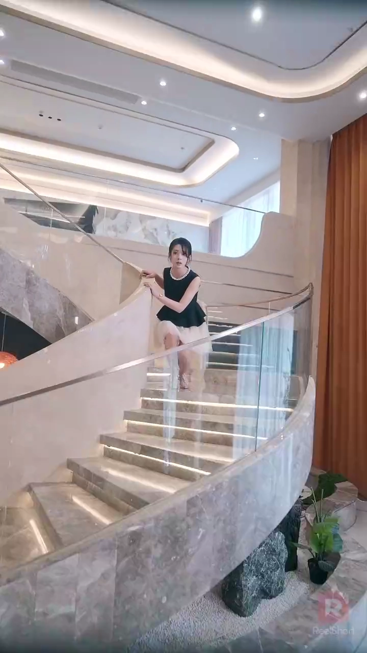 悪役令嬢が一文字変えたら、全員キャラ崩壊写真