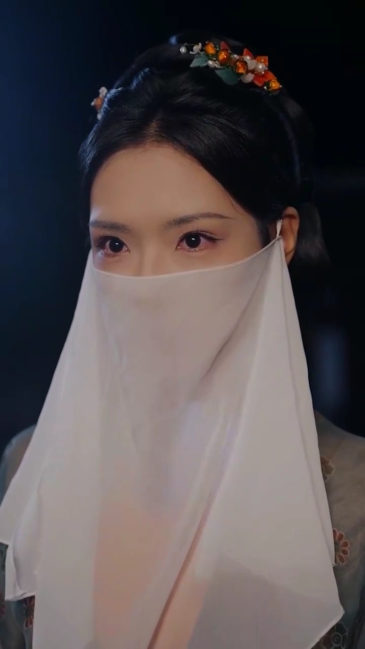 侍女の正体は復讐に燃える令嬢写真