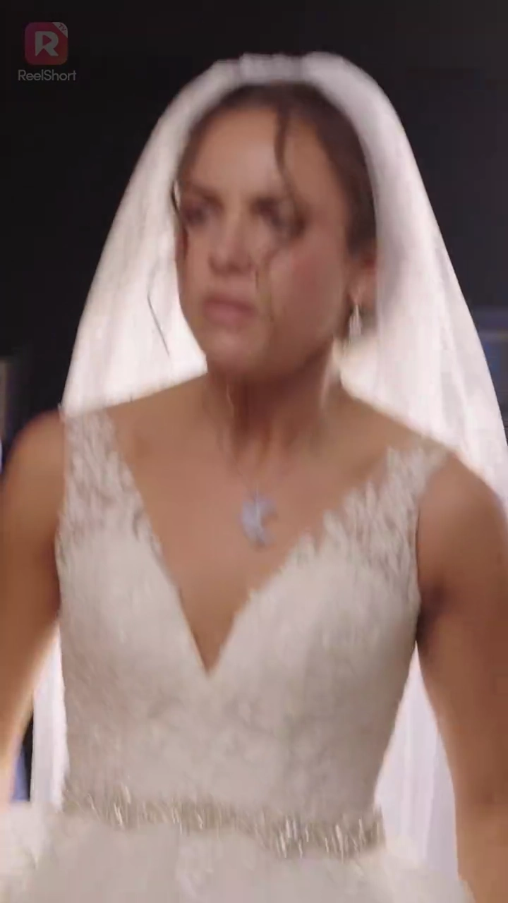 アルファに囚われた花嫁写真