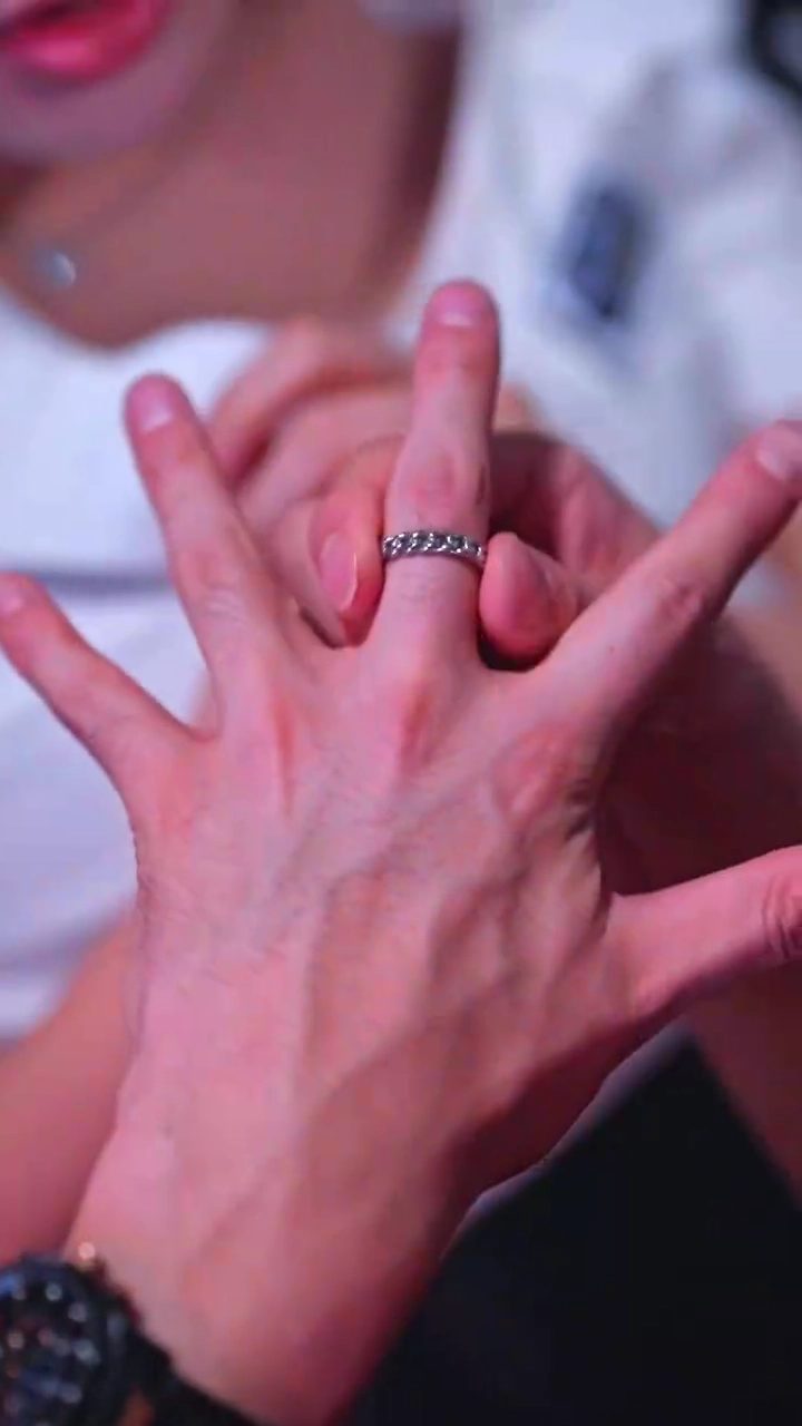 盲目の母と小さな探偵写真